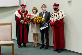 Von links: Prof. Dr. Artur Mazur (Konrektor für die medizinische Fakultät), Prof. Dr. Iris Pigeot, Prof. Dr. Wolfgang Ahrens und Prof. Dr. Sylwester Czopek (Rektor der Universität Rzeszów). (C) Michał Święcicki/Universität Rzeszów