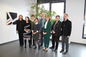 Tauschen sich zum BIPS aus: Prof. Dr. Ulrike Haug, Dr. Ursula Niebling, Prof. Dr. Vanessa Didelez, Dr. Claudia Schilling, Prof. Dr. Hajo Zeeb, Prof. Dr. Iris Pigeot, Cornelia Wiedemeyer, Prof. Dr. Wolfgang Ahrens 