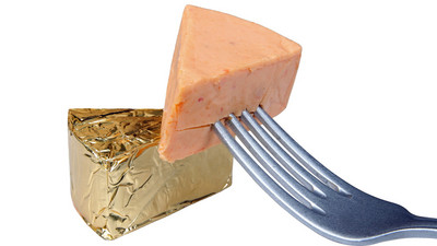 Schmelzkäse mit Gabel