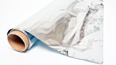 eine Rolle mit Alufolie