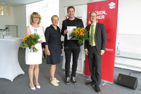 Von links: Preisträgerin Prof. Dr. Iris Pigeot, Prof. Dr. Eva Quante-Brandt, Bremer Wissenschaftssenatorin, Preisträger Prof. Dr. Andreas Fischer-Lescano und Prof. Dr. Andreas Breiter, Konrektor der Universität Bremen. 