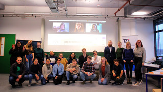 Eine Gruppe junger Menschen.